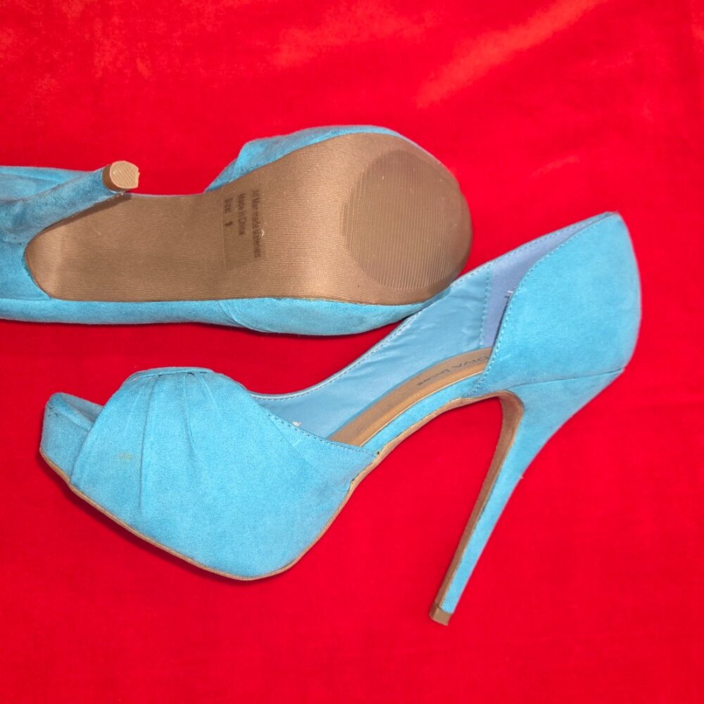 Shoes - Picture 4 of 6